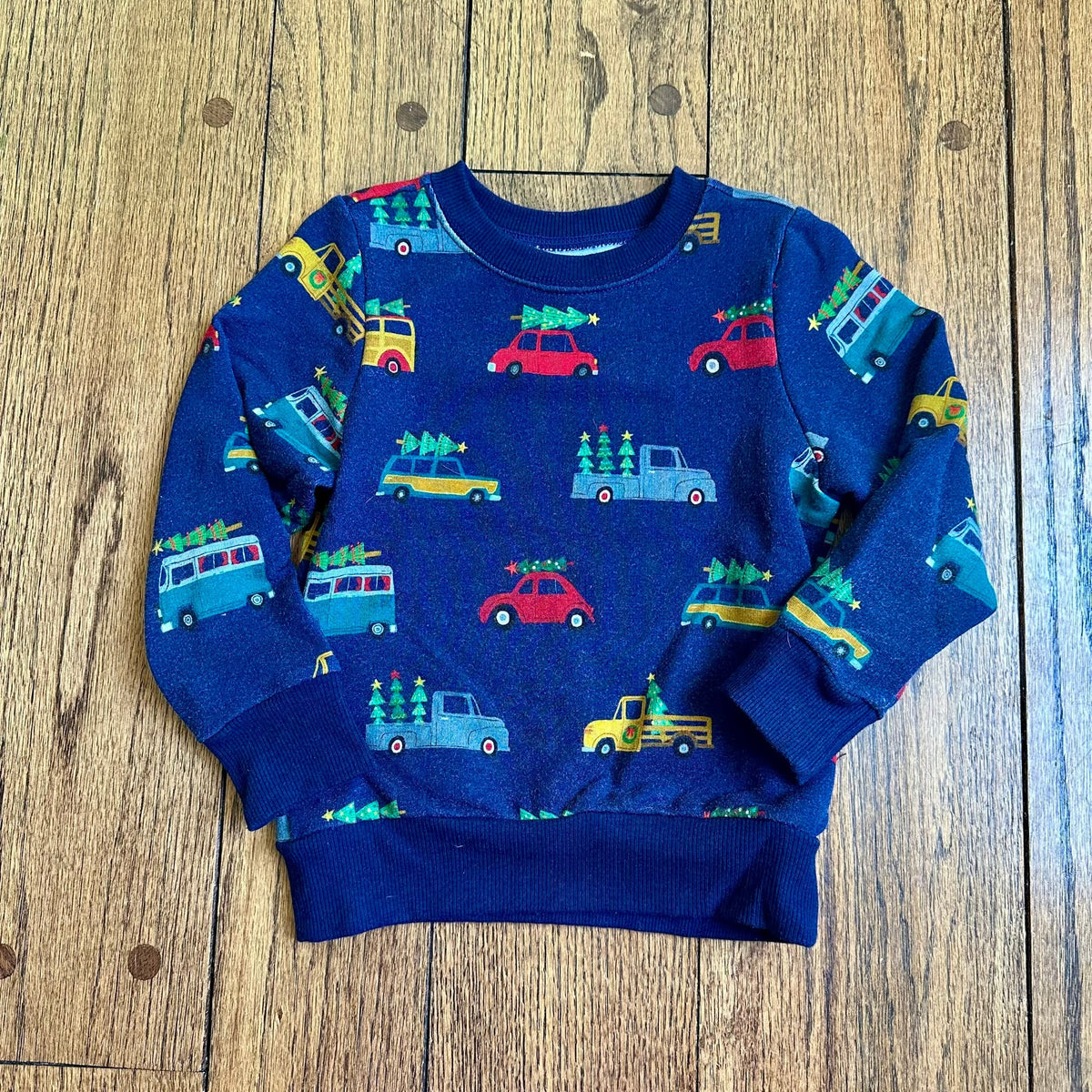 #113	VGUC Little Sleepies Christmas Tree Traffic Crewneck Sweatshirt, size 2T