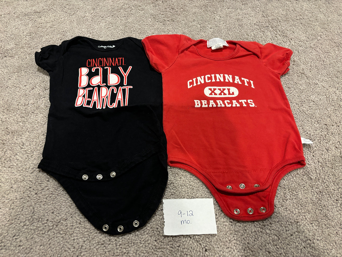 #138 - 9-12 Mo - VGUC 2 Pack UC Bearcats Onesies (Black/Red) - PU 45236