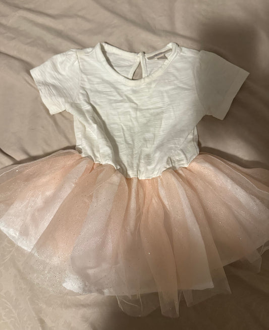 #55 baby girl dress size 18M