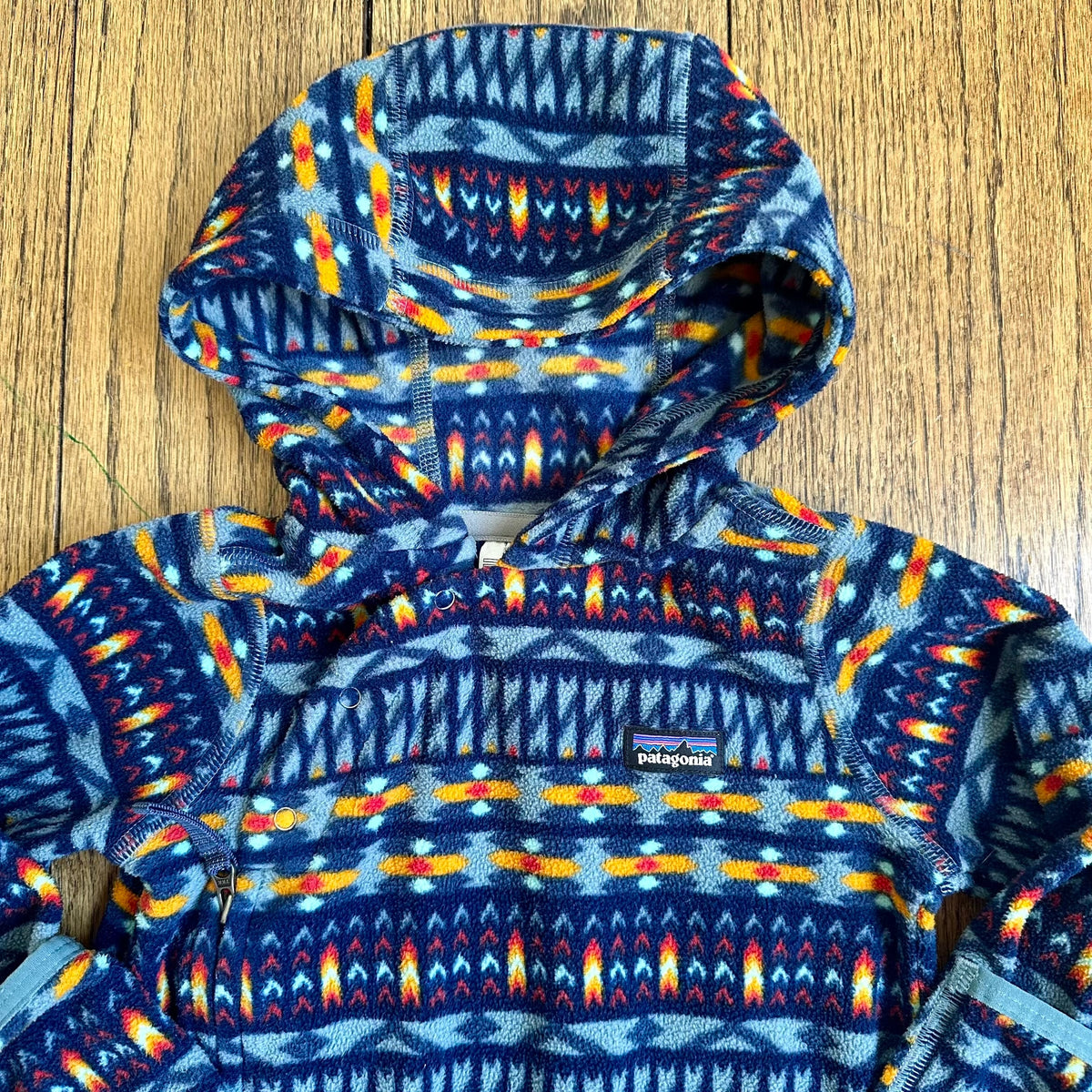 #113	EUC Boys Patagonia Micro D Fleece Bunting Navy Geometric Pattern, size 6-12 months