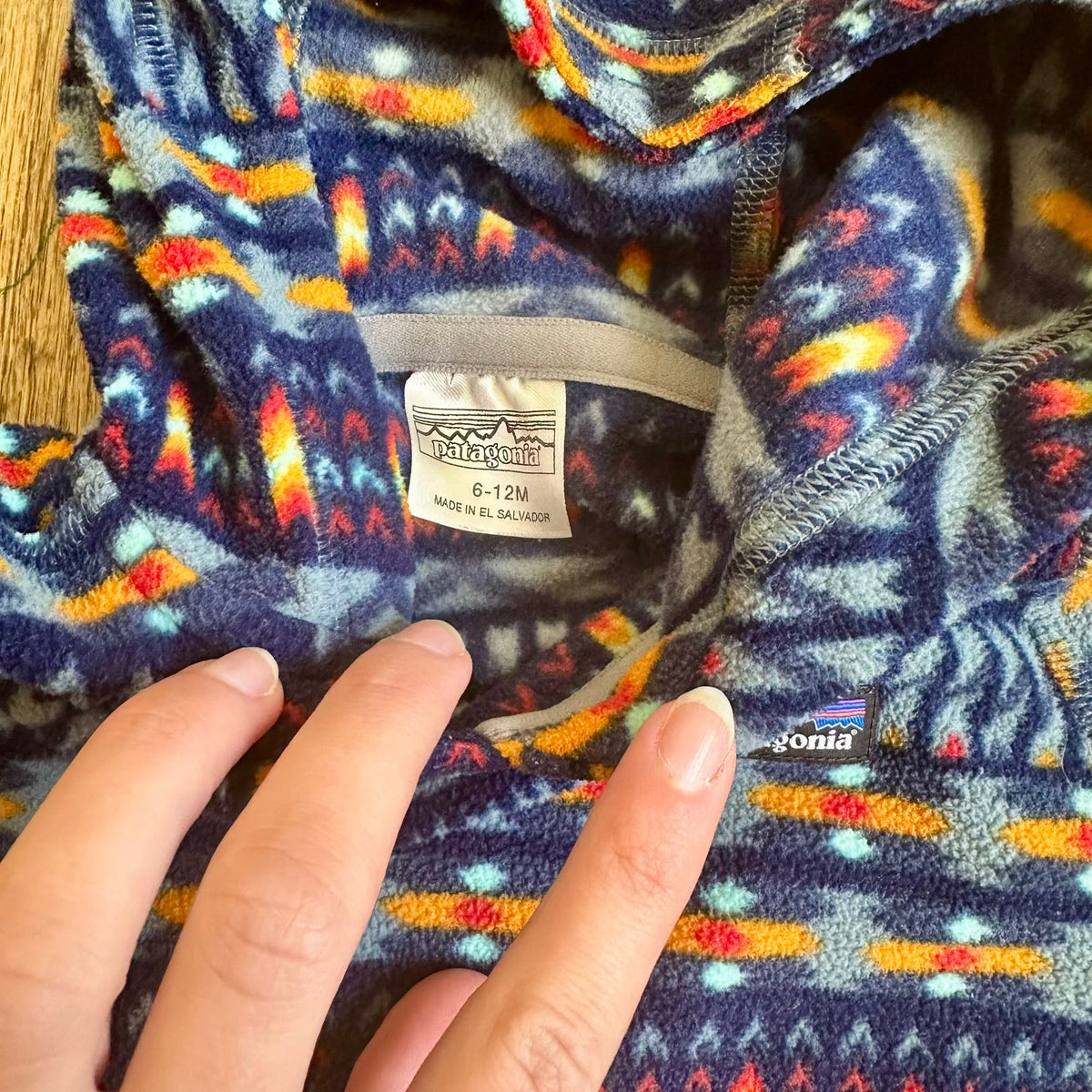 #113	EUC Boys Patagonia Micro D Fleece Bunting Navy Geometric Pattern, size 6-12 months