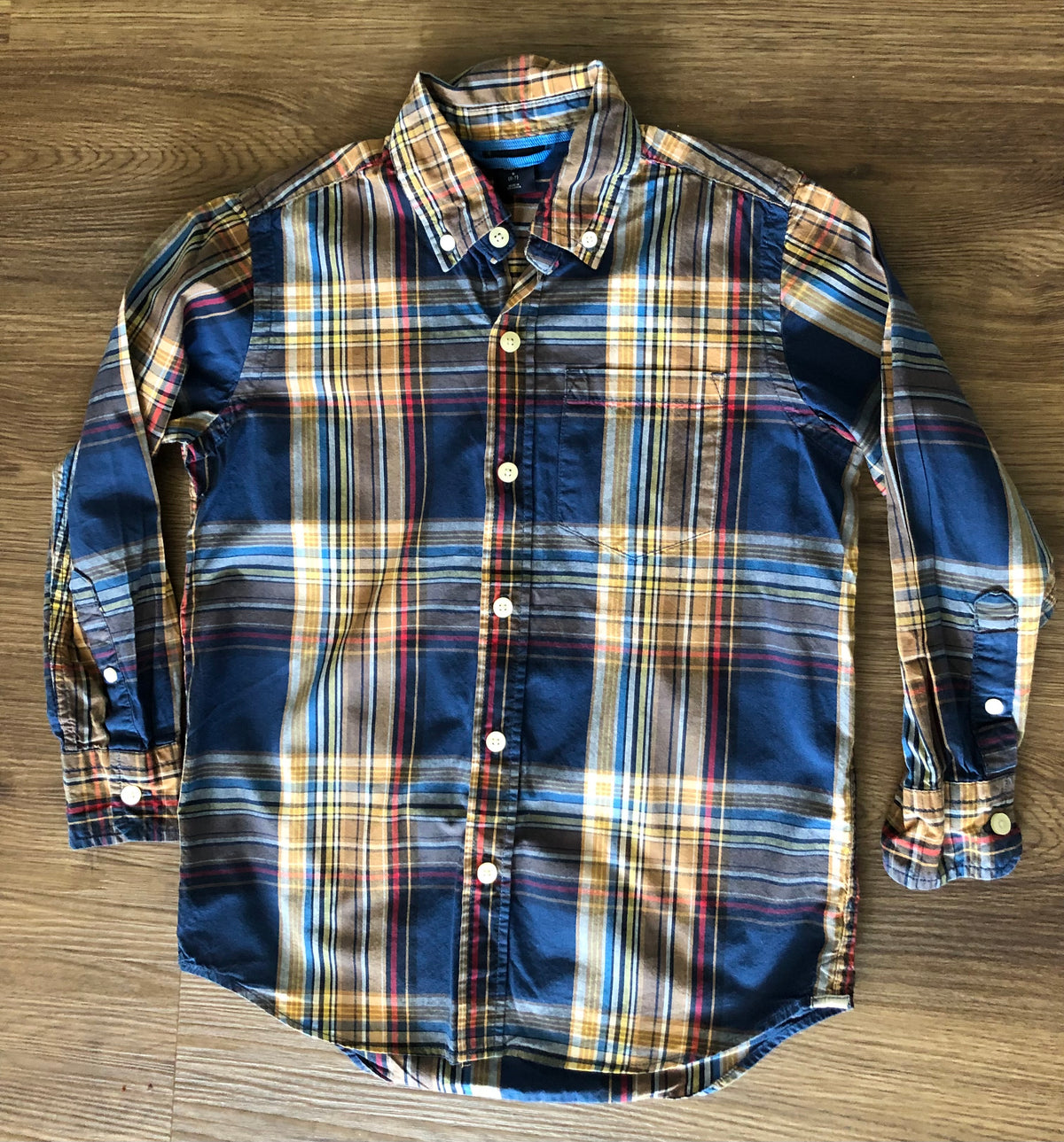 #137 Gap button down boys small 6-7