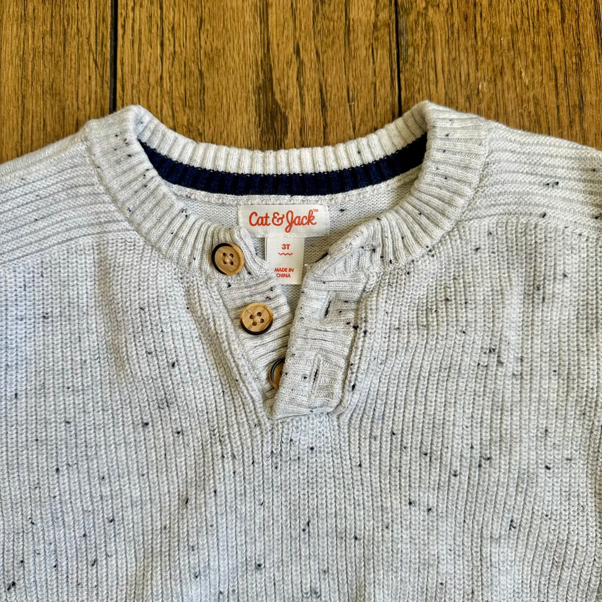 #113	EUC Boys Cat & Jack White Henley Sweater, size 3T