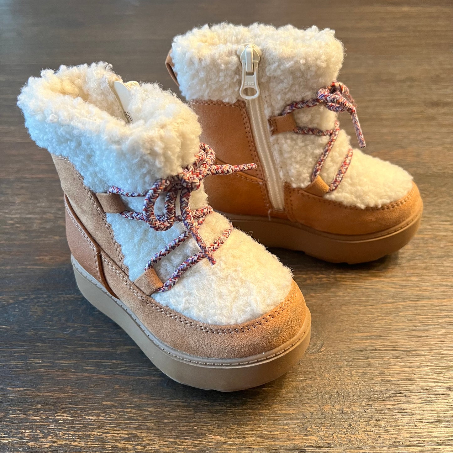 #5 Cat and Jack Platform Sherpa Boots, Arya Boots, Girls 6c