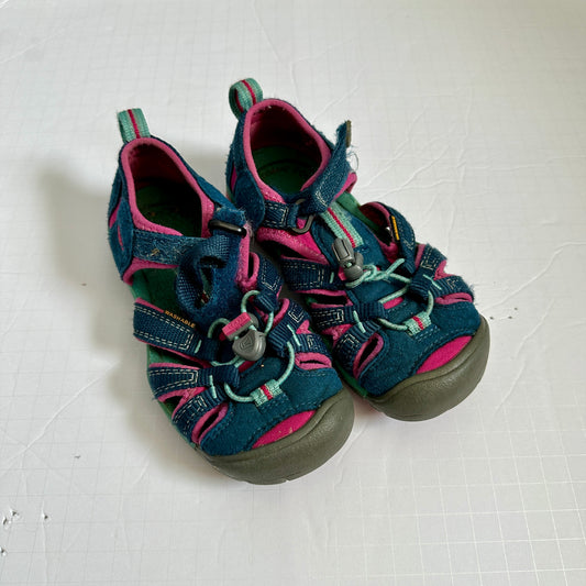 #162 Keen Sandals Girls 12