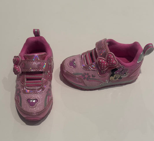 #187 Girls Size 6 Minnie Mouse Light Up Shoes