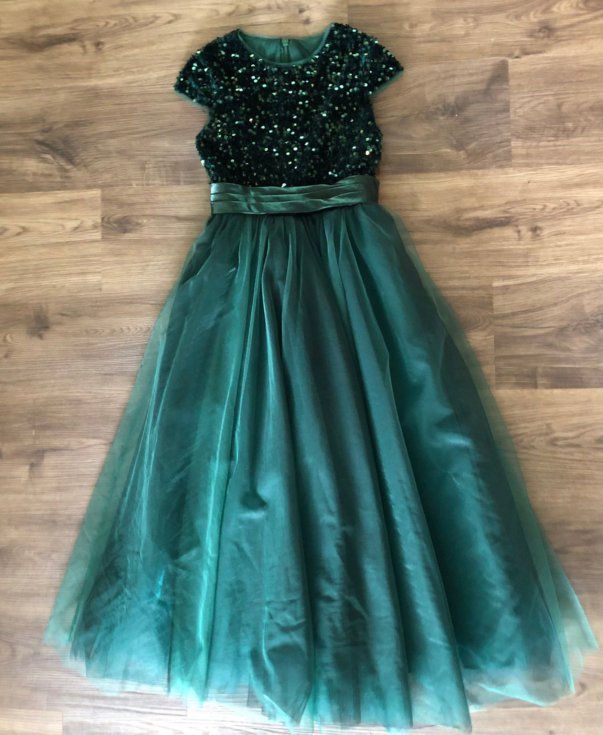 #137 Glitter sequin puffy tulle girls dress size 140 (fit us when wearing 8), a few snags in tulle from jewelry