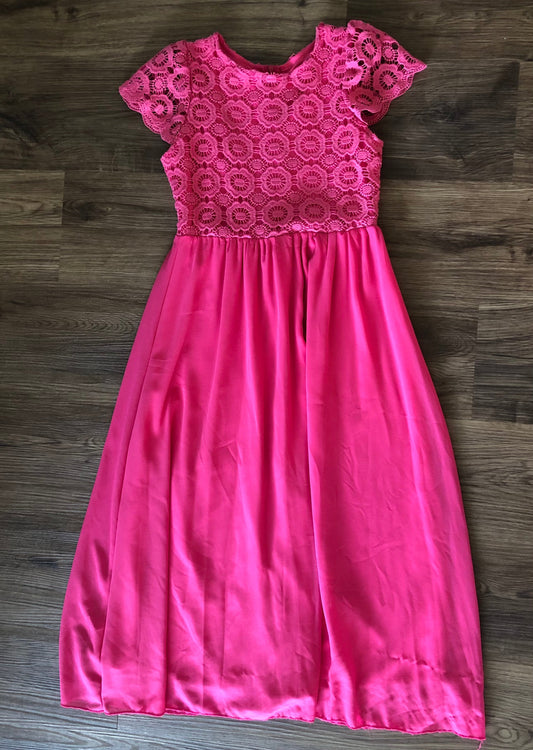 #137 Girls long dress size large (10), a few snags