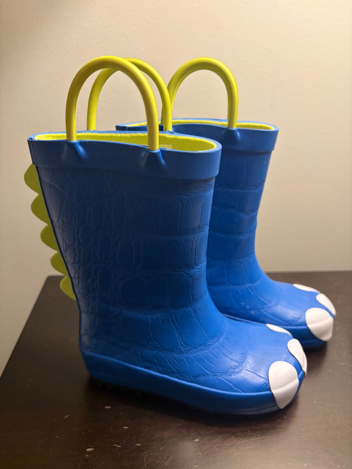 #30 Boys Cat and Jack Blue dino rainboots, size 6 NEW