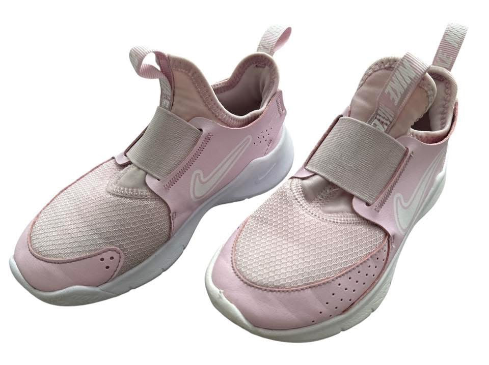 Seller #140 Girls Nike shoes size 12