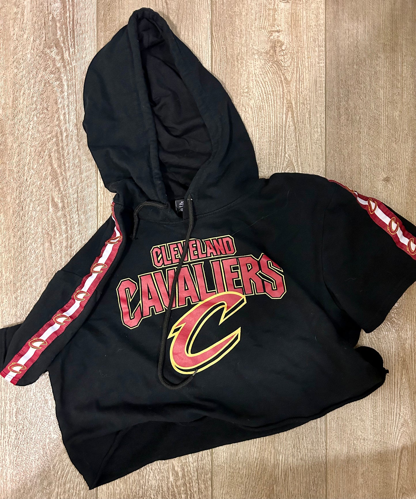 Girls Youth 10/12 Cropped Cavs Hoodie