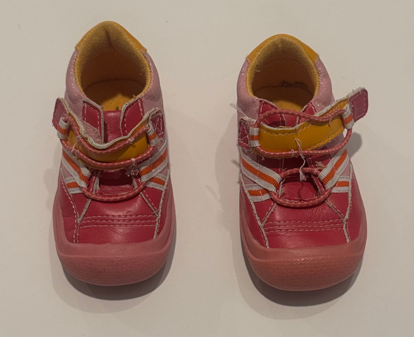 #187 Girls Size 5 Rising Star Sneaker