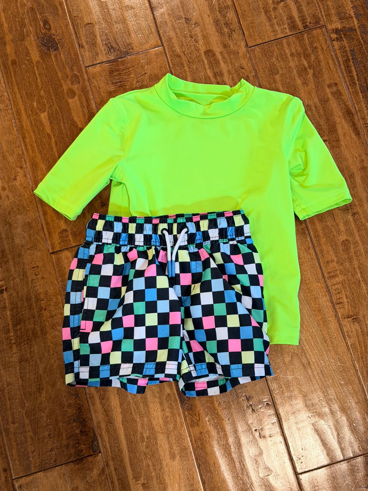 #107 Boys Cat and Jack green rash guard and Art Class checkered swim shorts size 5