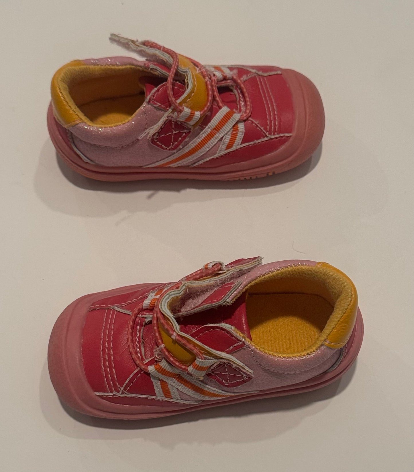 #187 Girls Size 5 Rising Star Sneaker
