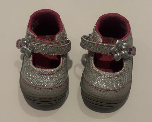 #187 Girls Size 3 Stride Rite Shoes