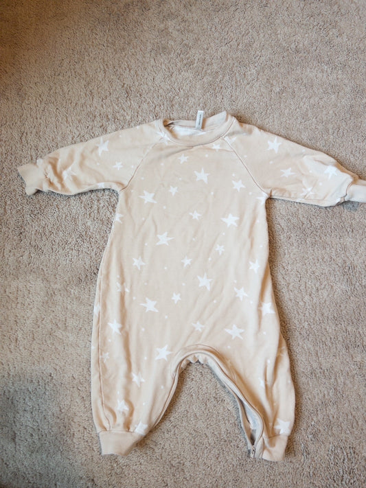 #151 gunamuna star zip up. Stars, 3-6 months. Gender neutral. EUC