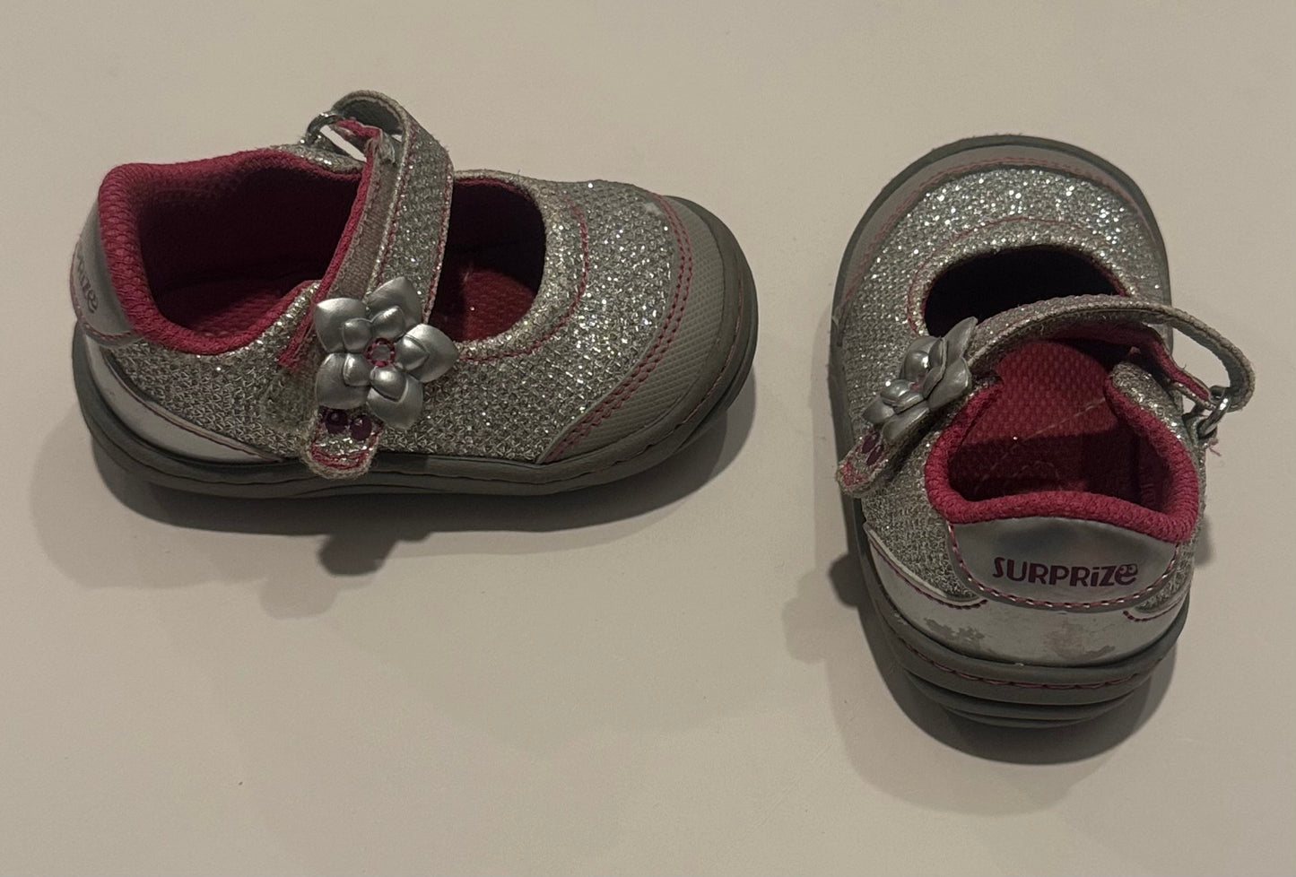 #187 Girls Size 3 Stride Rite Shoes