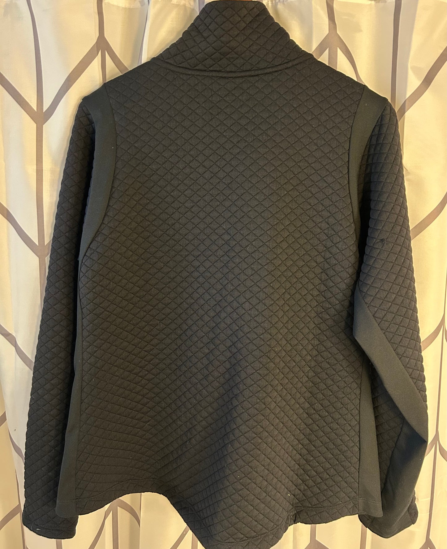 #7 New Balance Women’s Asymmetrical Black Zip Up XL