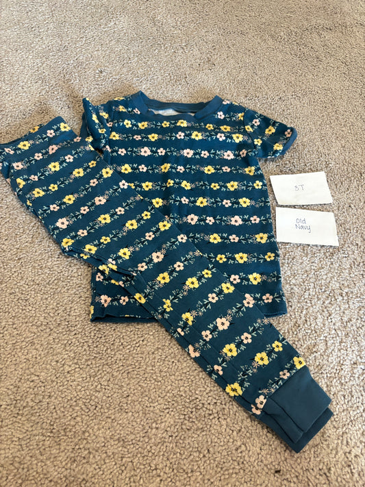 #98B - 3T - Old Navy Floral PJs