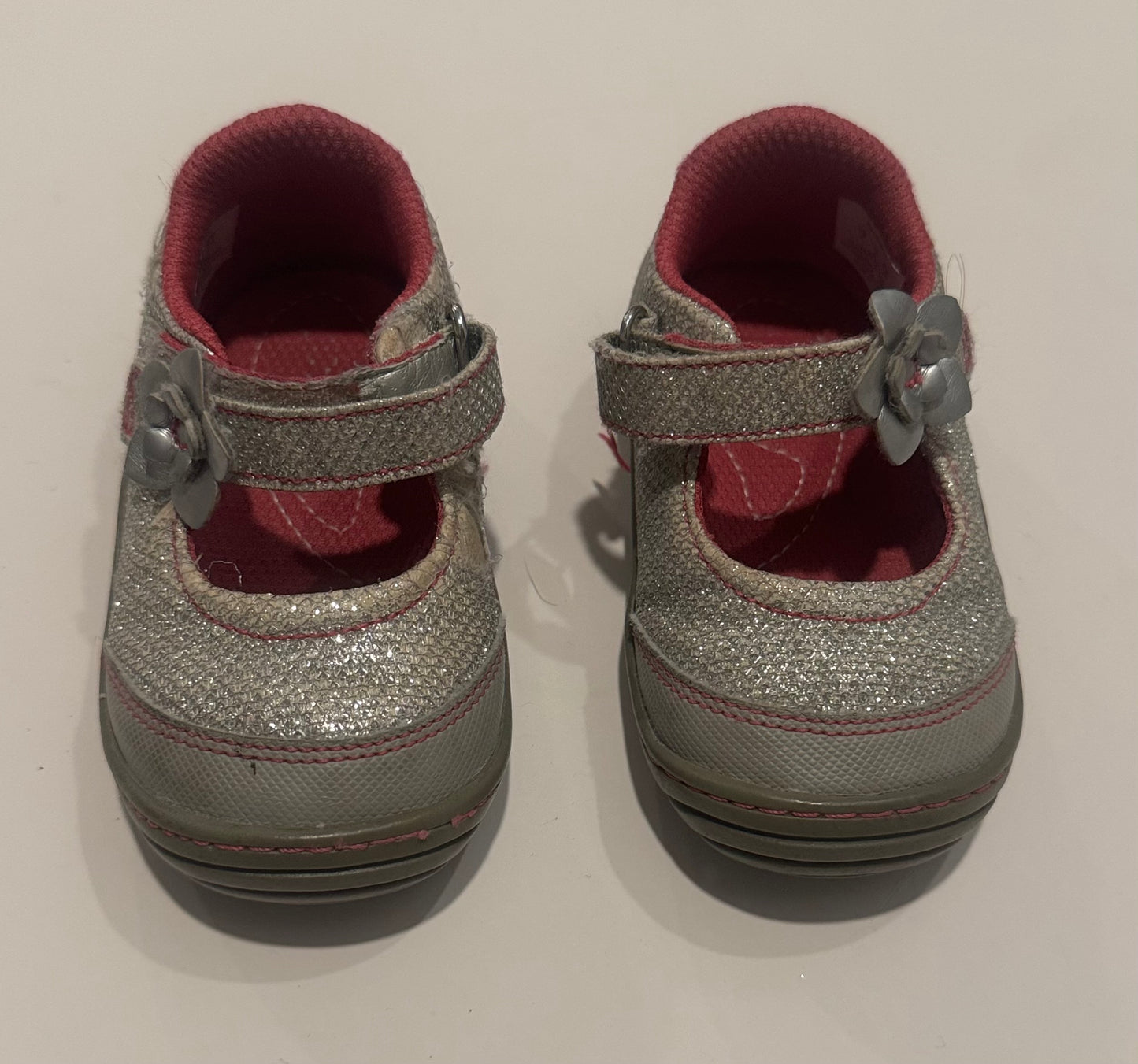 #187 Girls Size 4 Stride Rite Sneakers