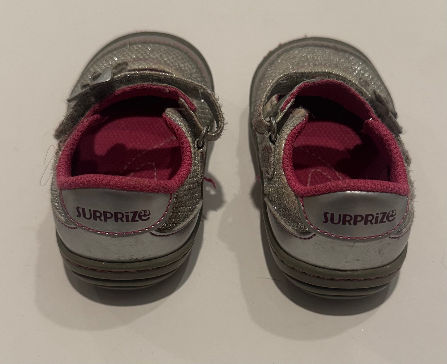 #187 Girls Size 4 Stride Rite Sneakers