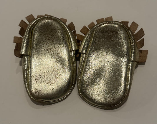 #187 Girls Size 4M Gold Freshly Picked Moccasin Dupes