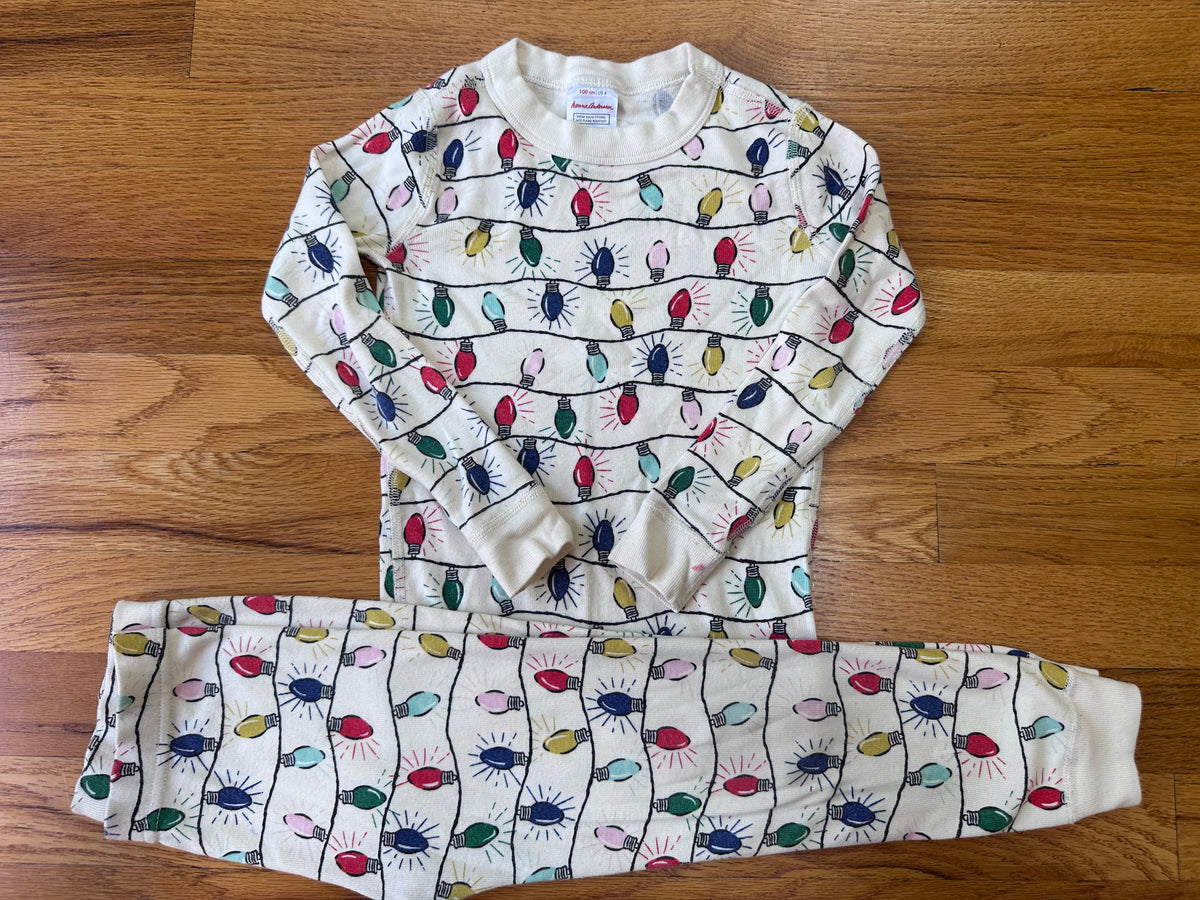 #104 Hanna Andersson pjs size 100/4, spot on cuff see photo