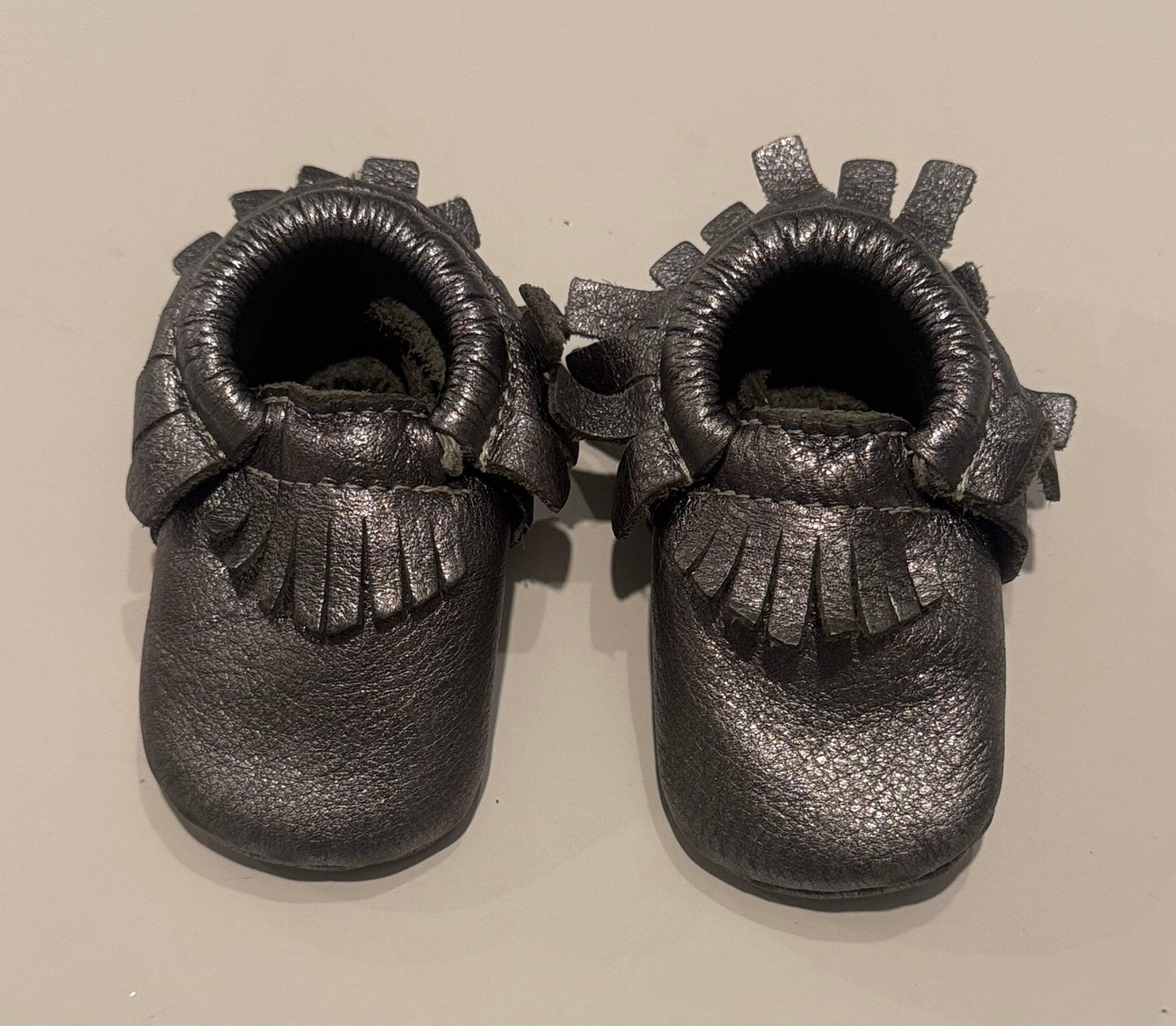 #187 Girls or Gender Neutral Size 2 Silver Freshly Picked Fringe Moccasin