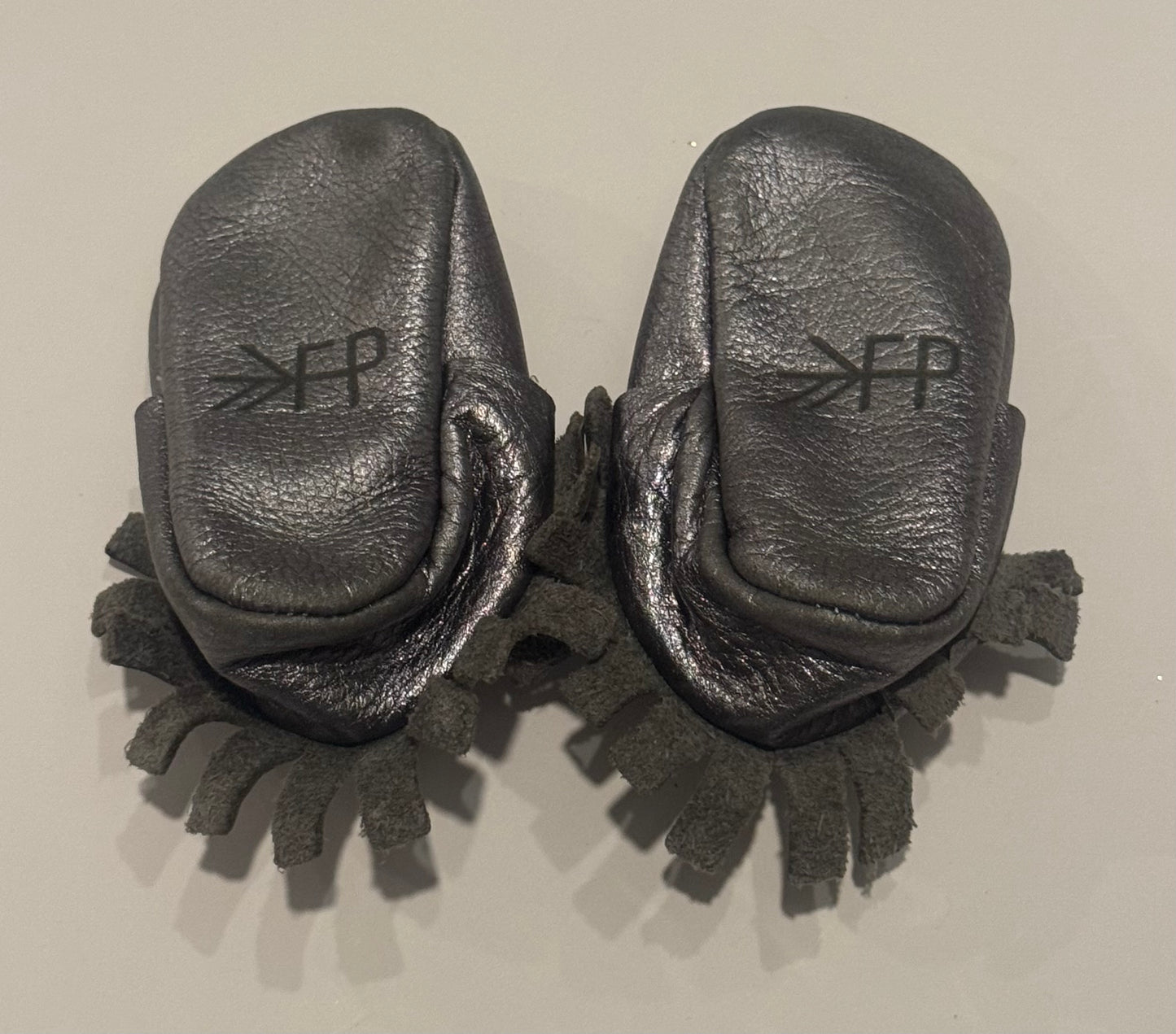 #187 Girls or Gender Neutral Size 2 Silver Freshly Picked Fringe Moccasin