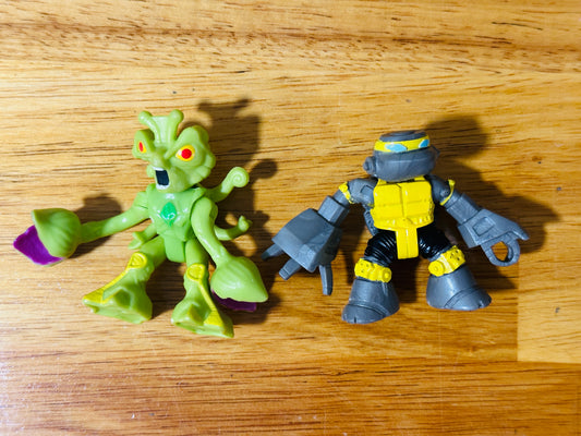 #94 2 Ninja Turtles Figures