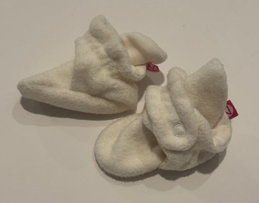 #187 Gender Neutral 3m Cream Zutano Booties