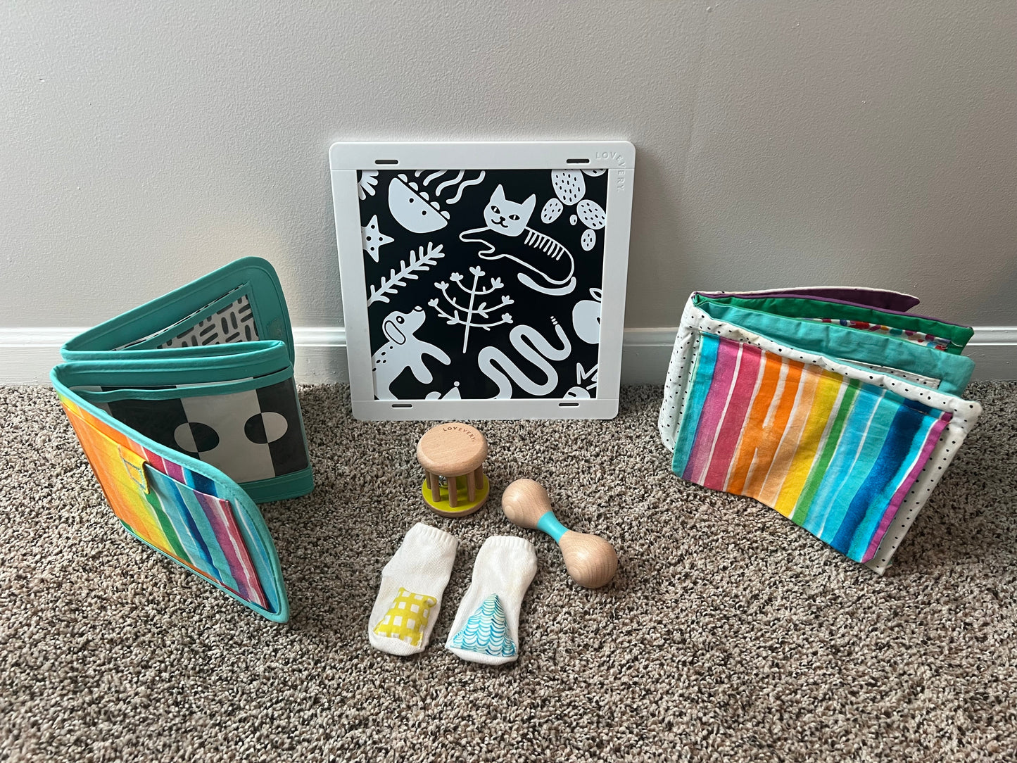 Seller #11 REDUCED Boys Girls Lovevery part of Looker Play Kit (week 0-12, newborn NB, month 0-3) and Charmer Play Kit (months 3-4)