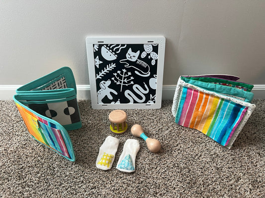 Seller #11 REDUCED Boys Girls Lovevery part of Looker Play Kit (week 0-12, newborn NB, month 0-3) and Charmer Play Kit (months 3-4)