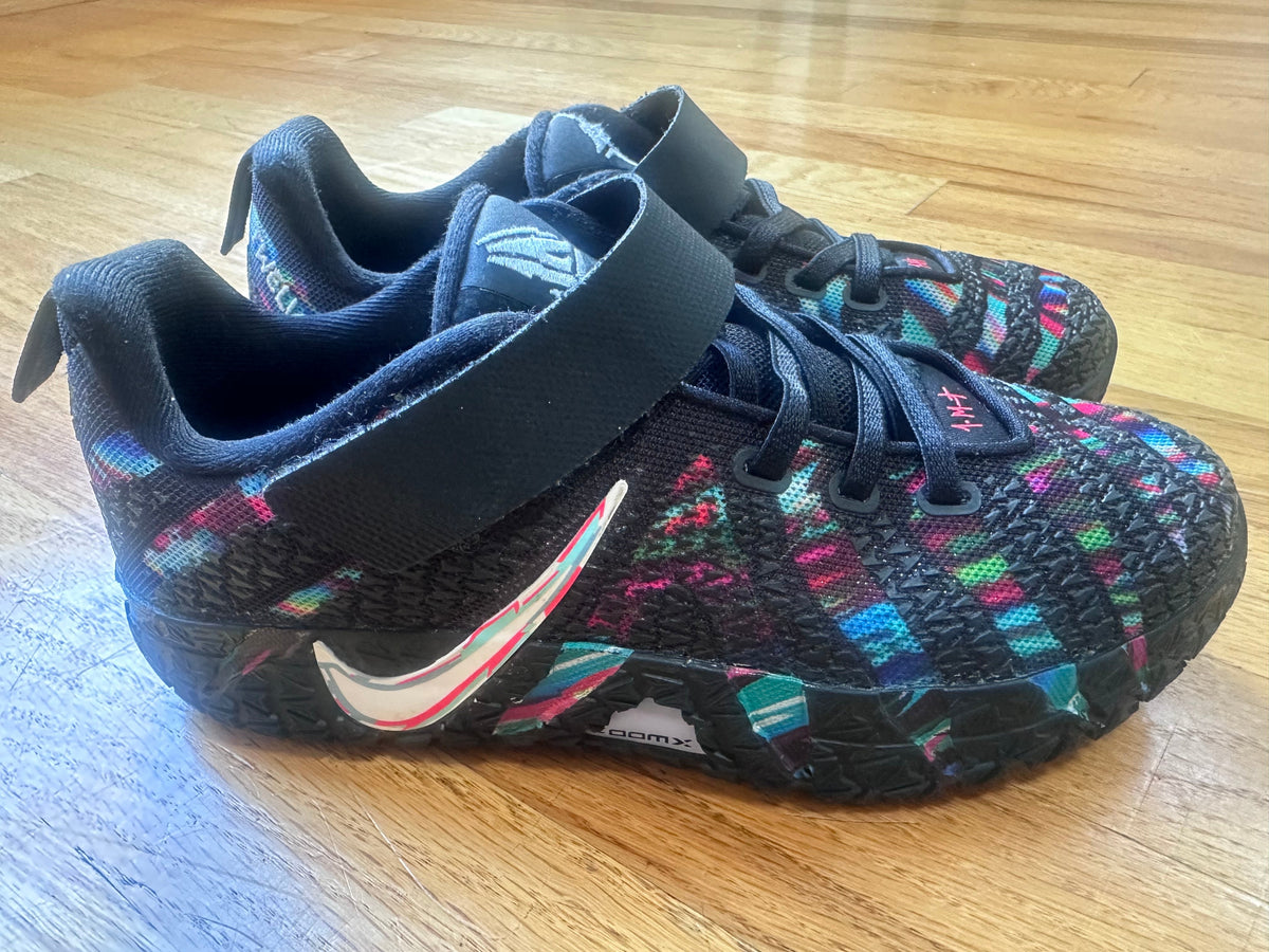 #104 Nike boy basketball shoe size 2.4