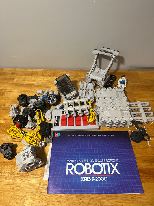 #186 Robotix R-2000 Vintage Robot Toy