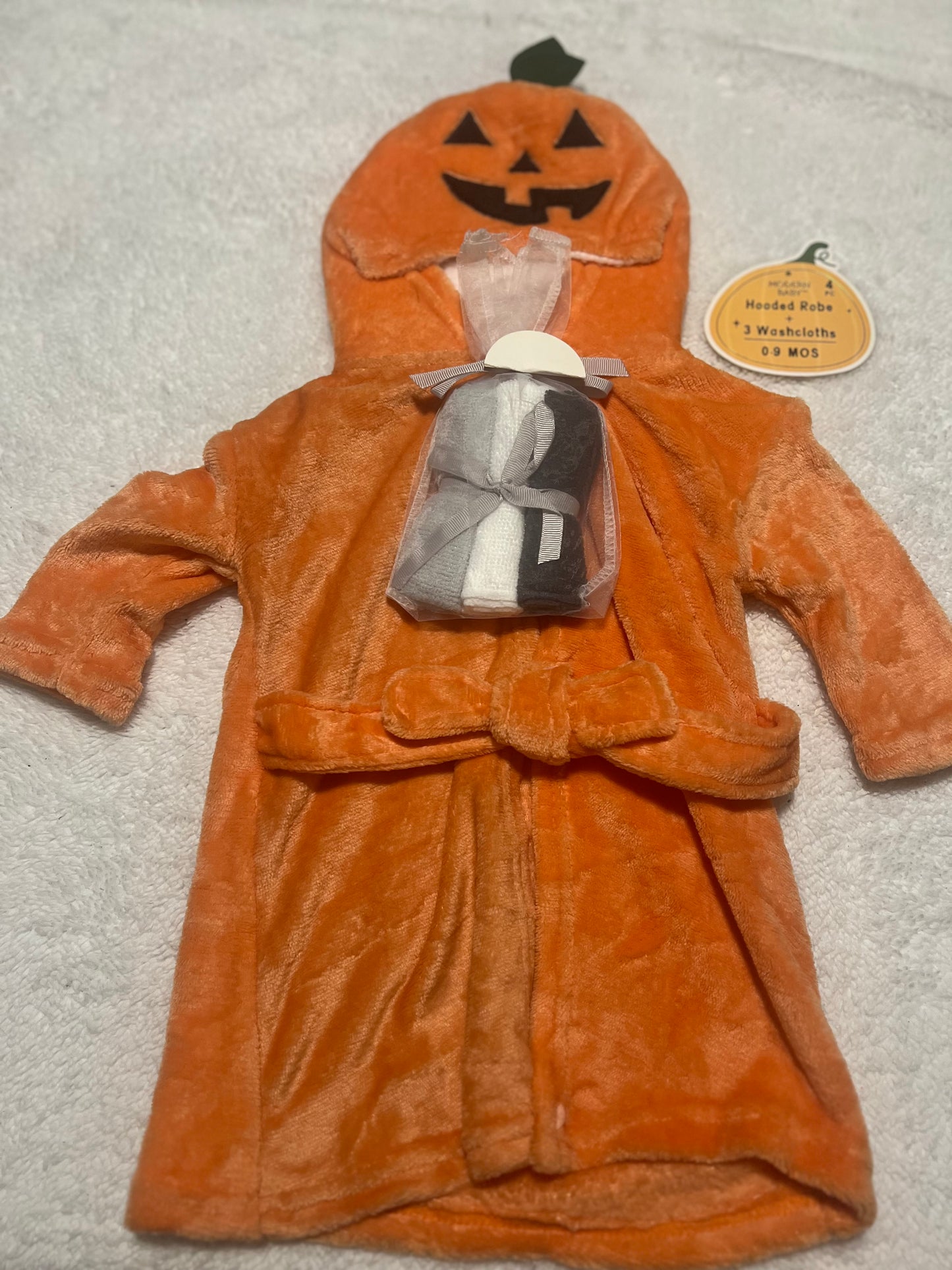 #48 pumpkin robe 6-12 Months