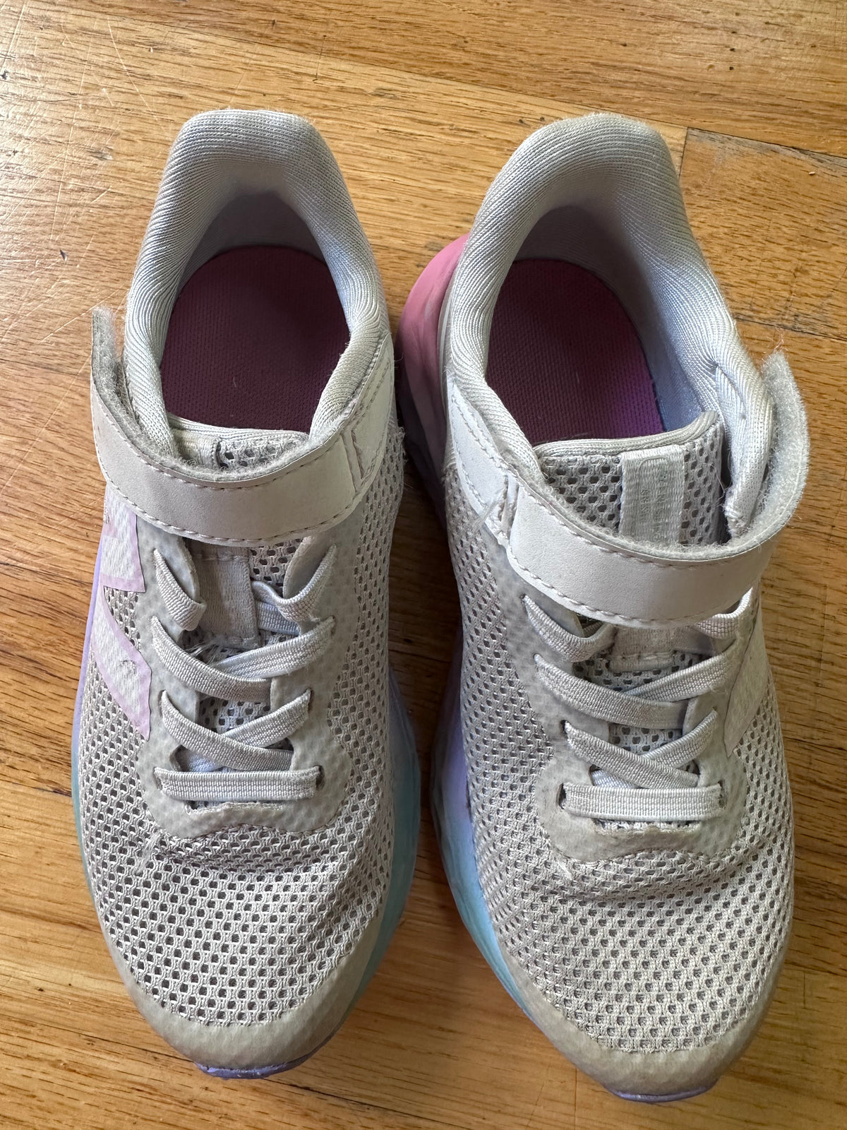 #104 New Balance girl shoe size 12