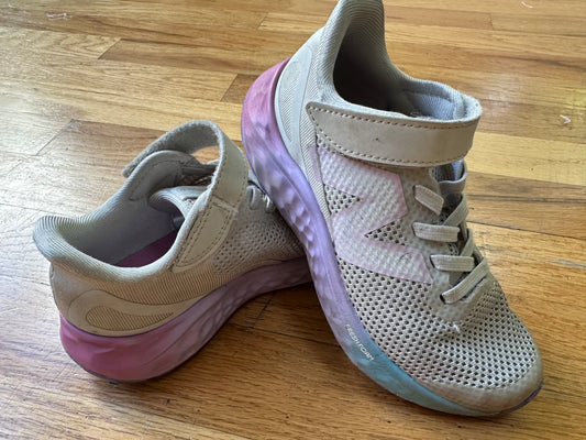 #104 New Balance girl shoe size 12