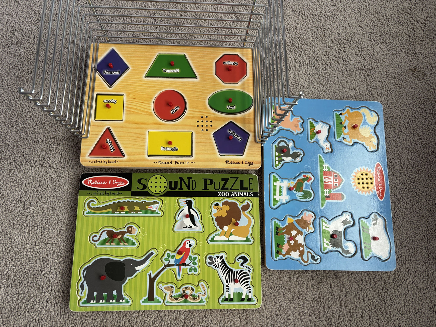 #138 -  - VGUC Melissa & Doug - Set of 3 wooden puzzles + Puzzle Rack - PU 45236