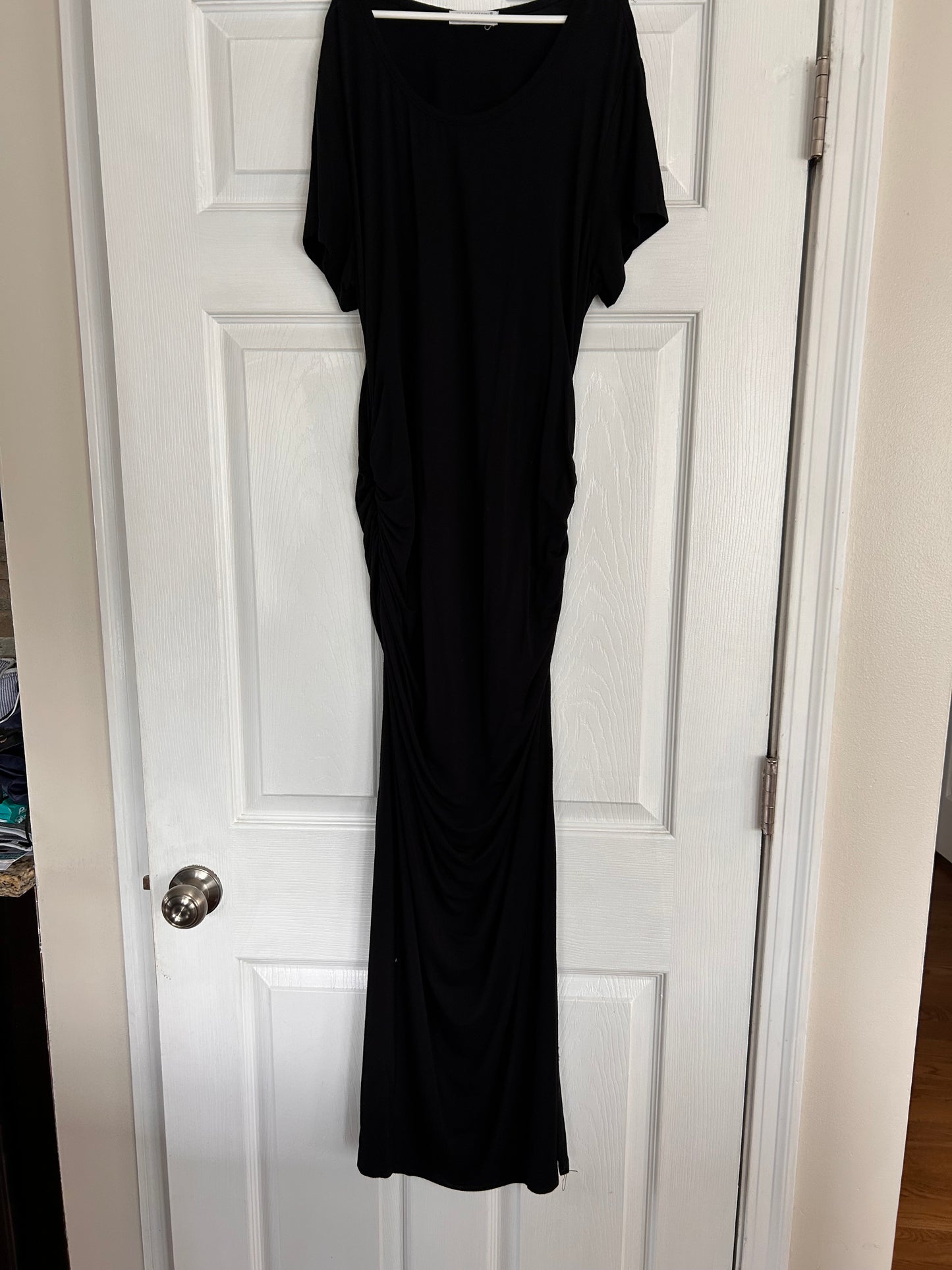 Seller #36 Smallshow Black Short Sleeve Maternity Dress Size M