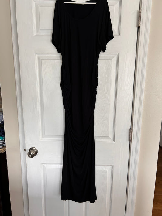 Seller #36 Smallshow Black Short Sleeve Maternity Dress Size M