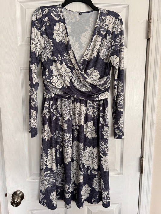 Seller #36 Blue Long Sleeve BF-Friendly Maternity Dress Size M