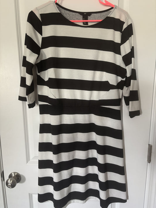 #138 - L - VGUC H&M - Black/White Striped Dress - PU 45236