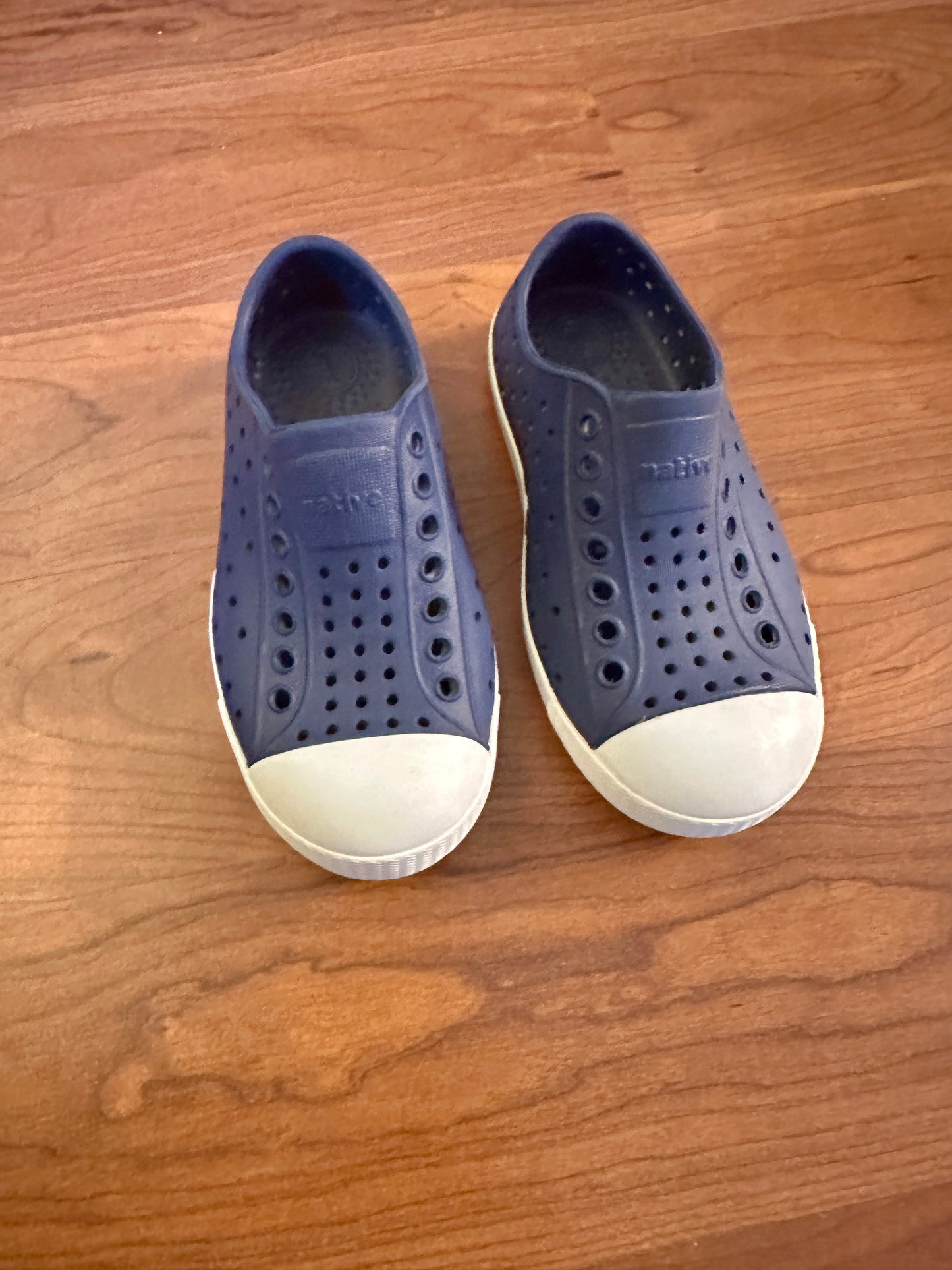 #162 Native Navy Shoes sz 10