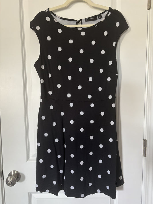 #138 - L - VGUC New York & Co - Black Polka Dot Dress - PU 45236