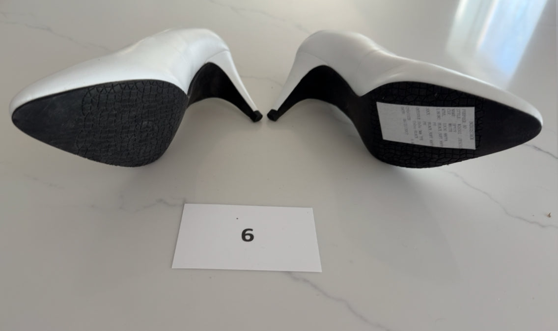 #42 Women's BP White heel with pointed toe - 6