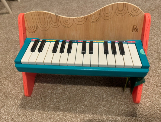 B. Toys Piano VGUC - See description