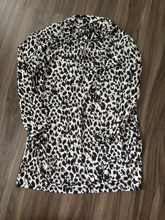 #138 - L - VGUC New York & Co - White/Black Turtleneck Shirt - PU 45236