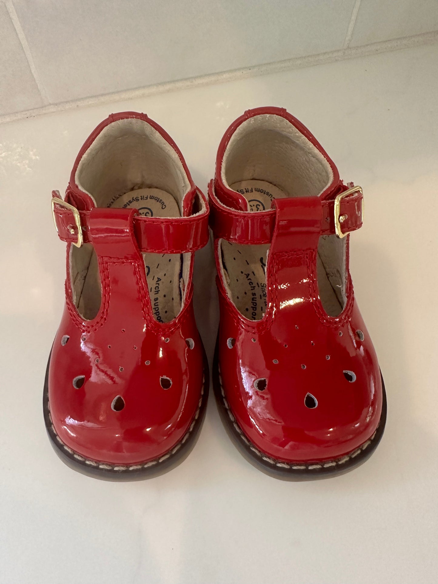 #104 Footmates girl 3.5 red patent leather shoe