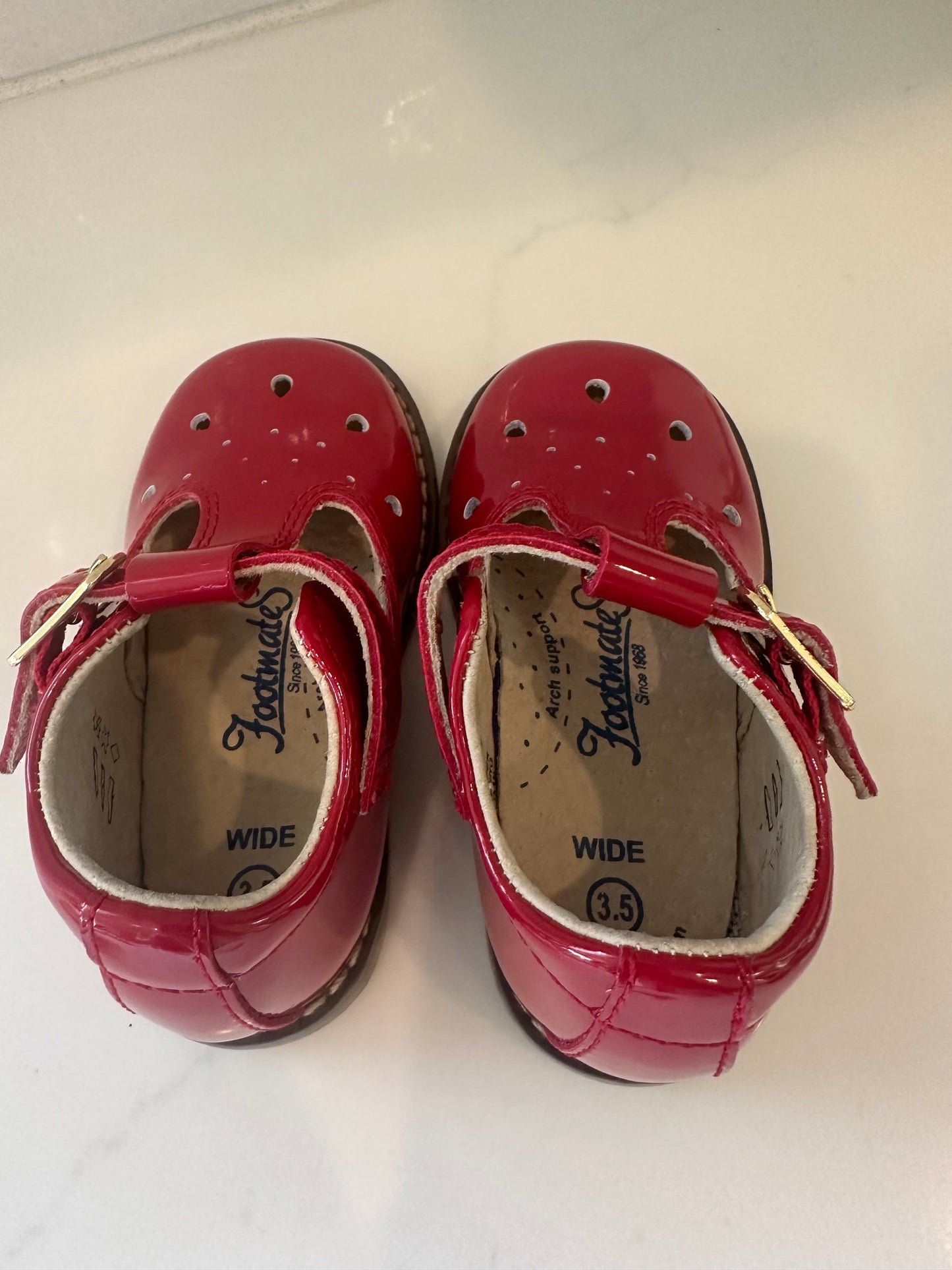 #104 Footmates girl 3.5 red patent leather shoe